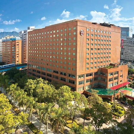 The Howard Plaza Hotel Taipé Exterior foto The campus of National Yang-ming University