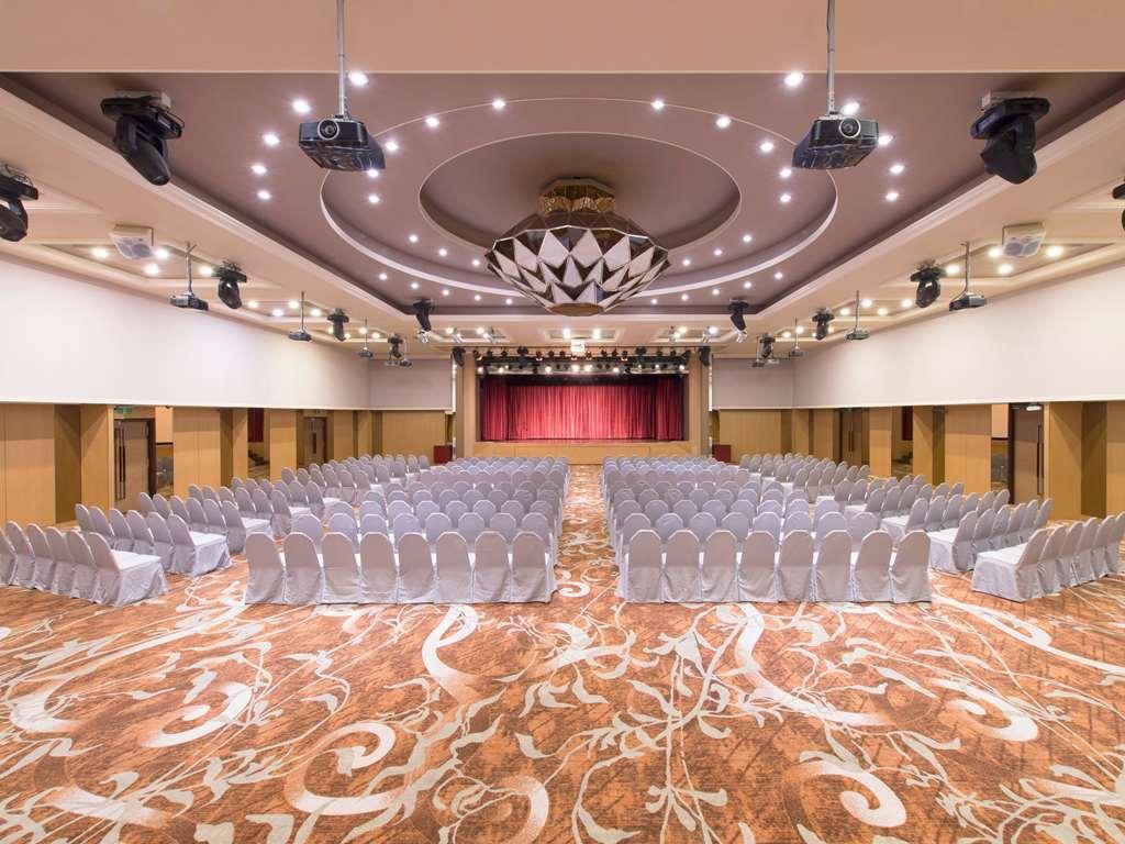 The Howard Plaza Hotel Taipé Instalações foto The Grand Ballroom