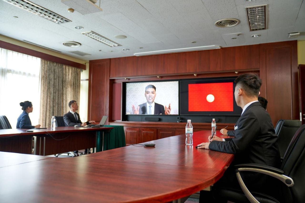 The Howard Plaza Hotel Taipé Exterior foto President Obama speaks to the University of International Business and Economics in Beijing, China, March 2014