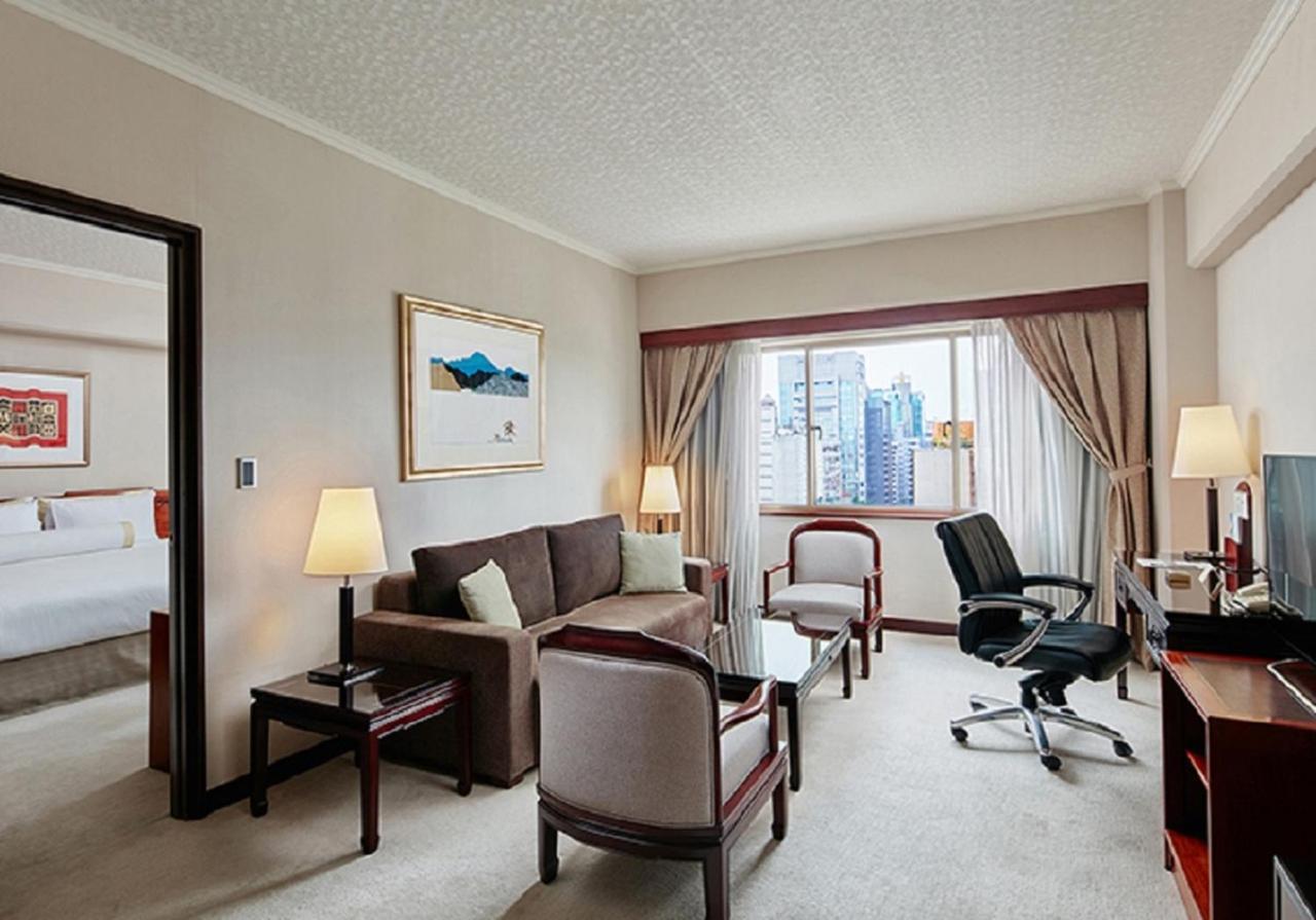 The Howard Plaza Hotel Taipé Quarto foto A suite at the hotel