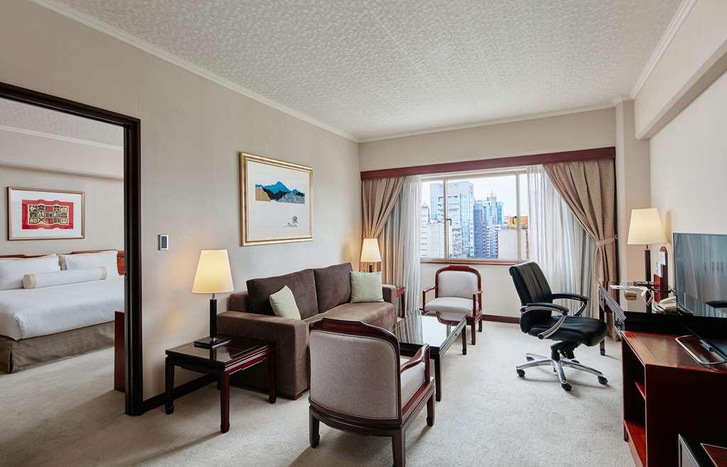 The Howard Plaza Hotel Taipé Quarto foto A suite at the Conrad Hong Kong