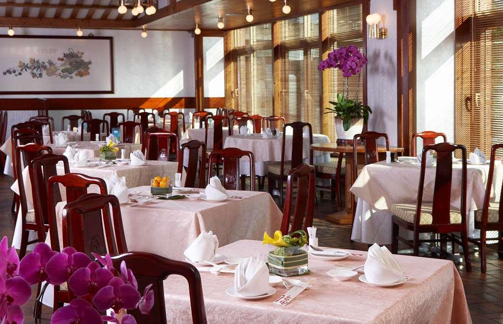 The Howard Plaza Hotel Taipé Restaurante foto Interior of the restaurant