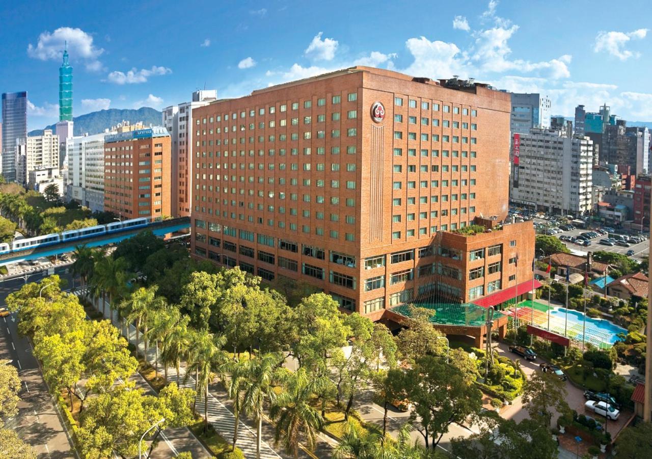 The Howard Plaza Hotel Taipé Exterior foto The campus of National Yang-ming University