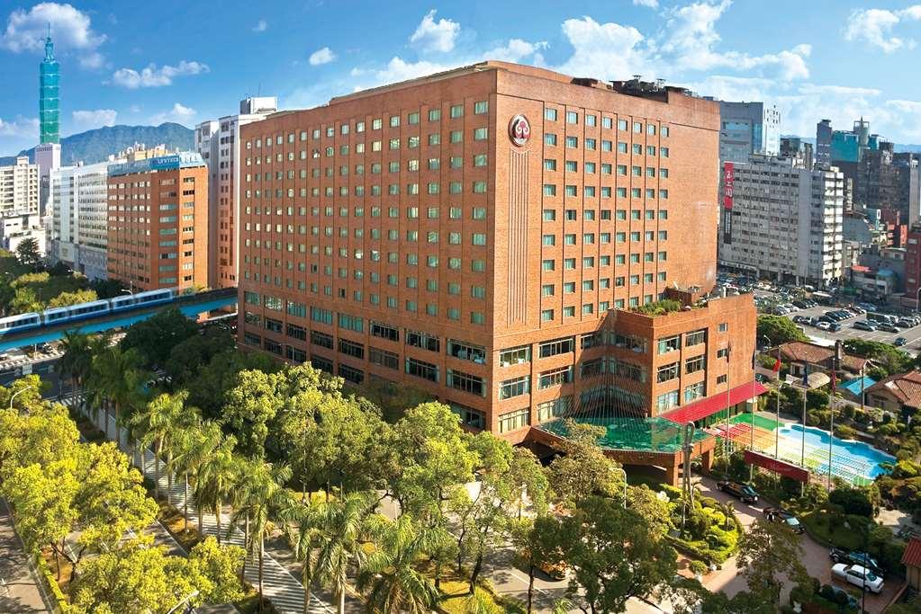The Howard Plaza Hotel Taipé Exterior foto Kaohsiung Medical University Hospital